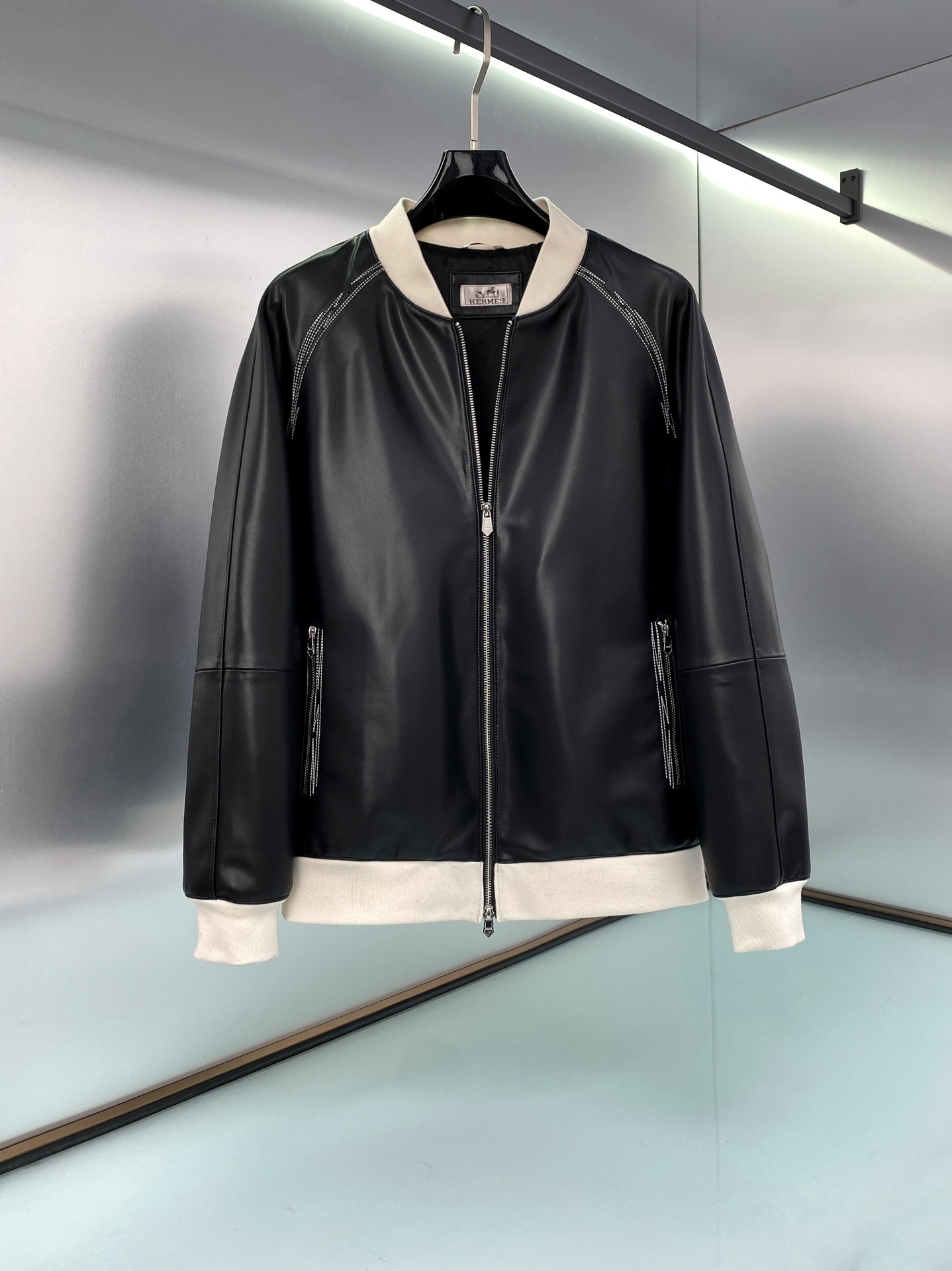 エルメス「Hermès」フード付きレザージャケット