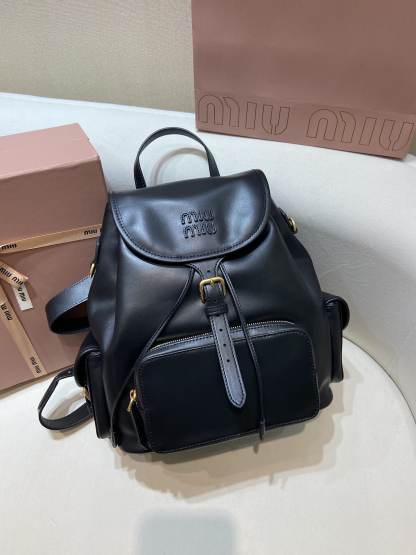 ミュウミュウ「Miu Miu」レザーバックパック