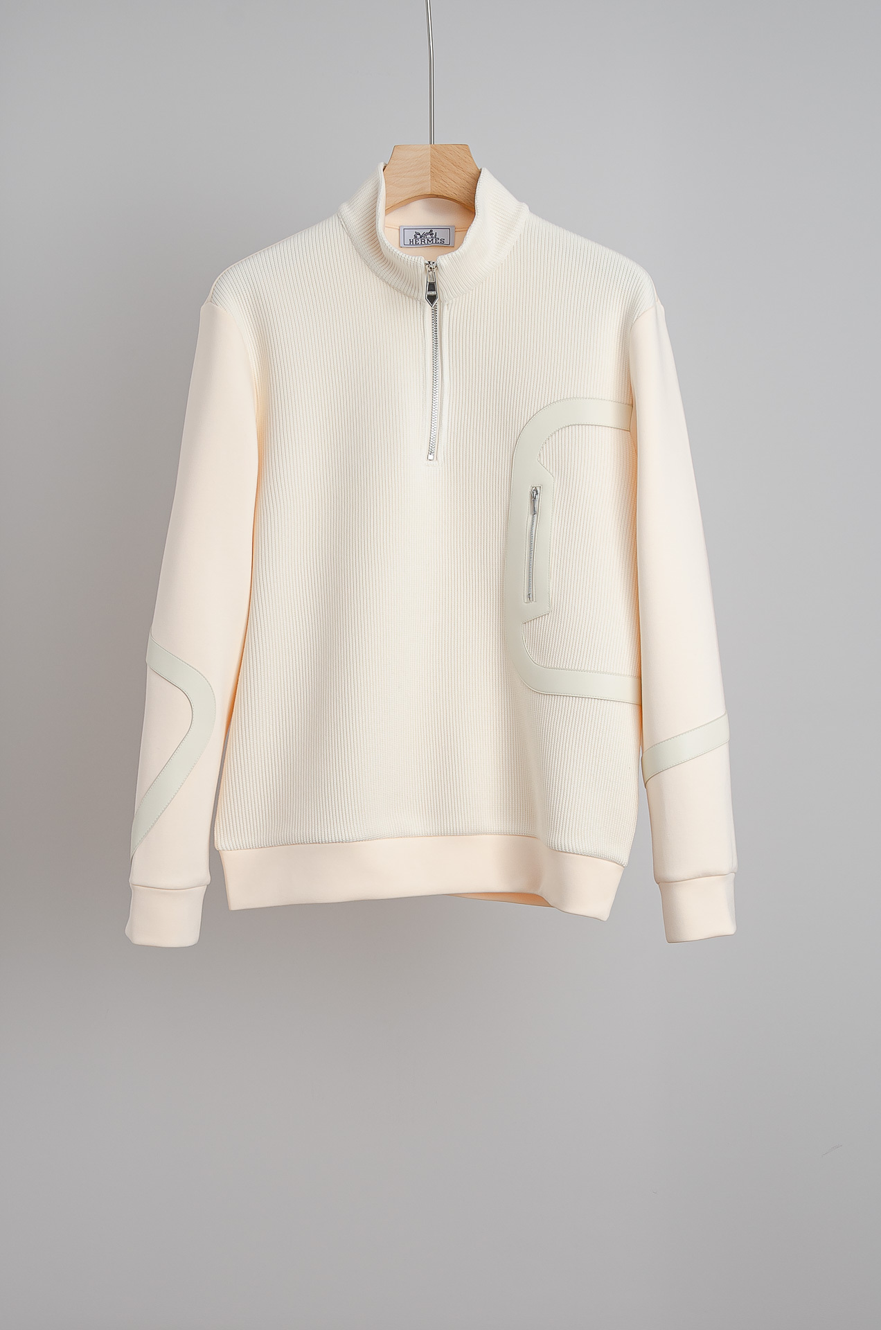 エルメス「Hermès」2025 秋冬 スタンドカラー ジップ ニット
