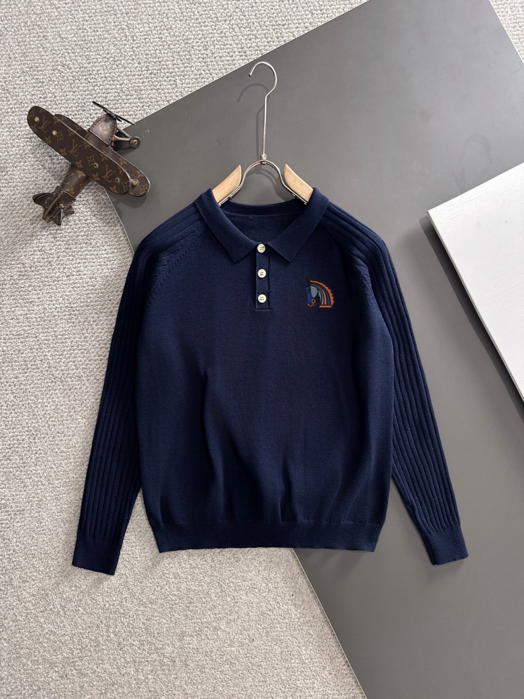 エルメス「Hermès」エンブロイダリー ロゴ ニット セーター