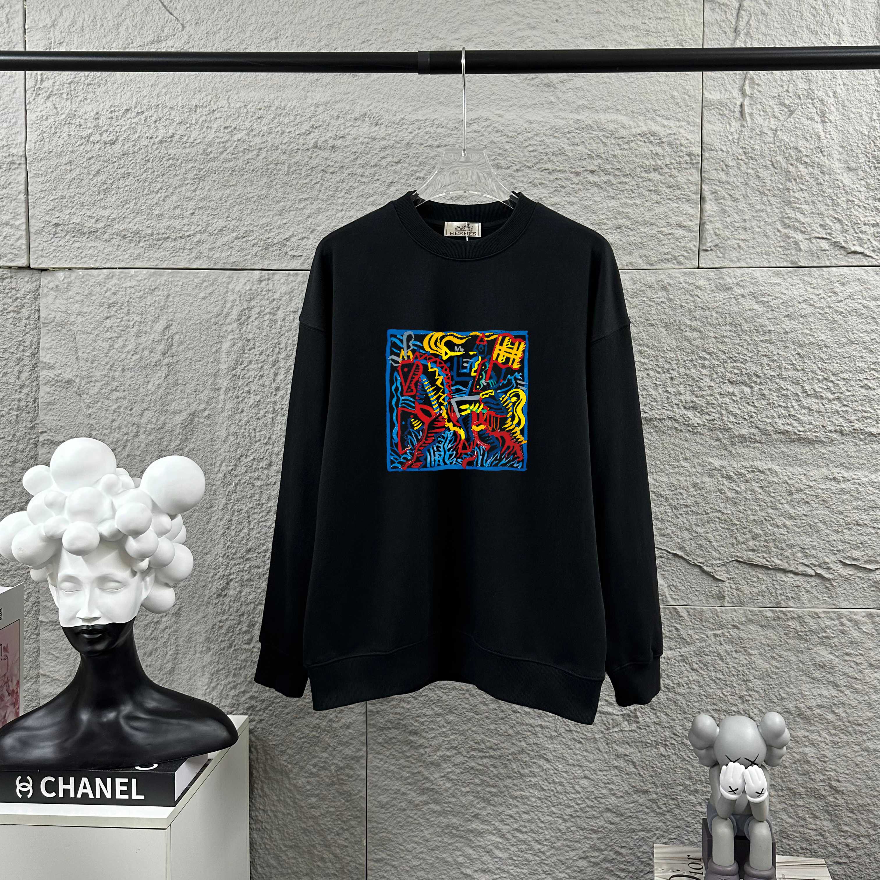 エルメス「Hermès」グラフィティ ホース プルオーバー スウェットシャツ