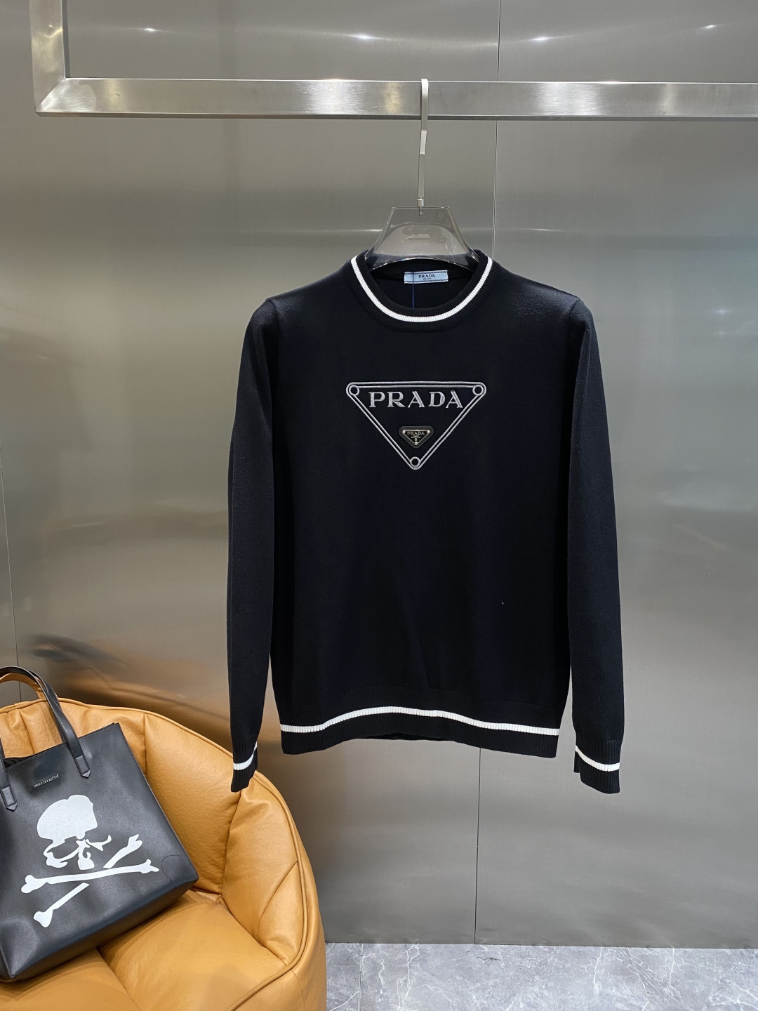 プラダ「Prada」リブトリム クルーネック セーター