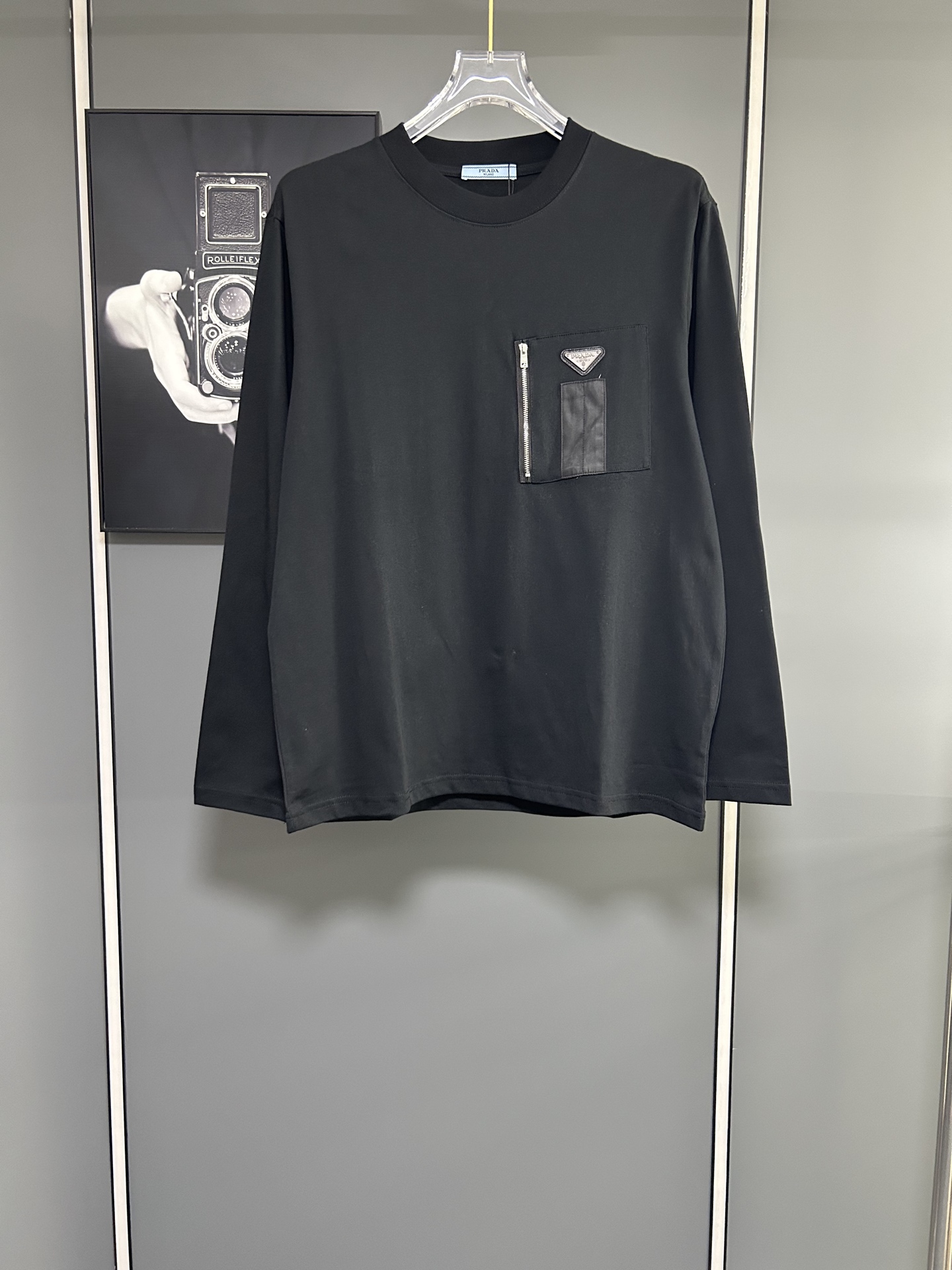 プラダ「Prada」ジップポケット ロングスリーブ Tシャツ