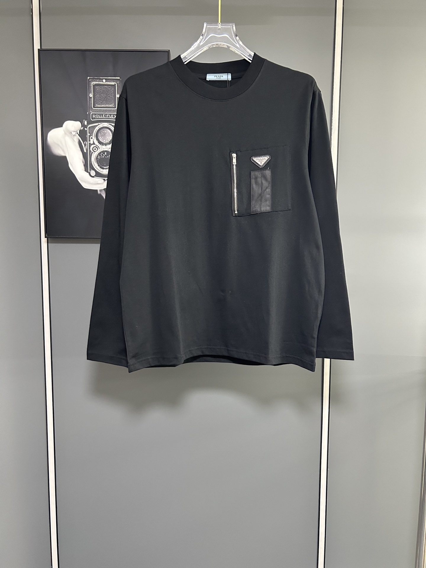 プラダ「Prada」ジップポケット ロングスリーブ Tシャツ