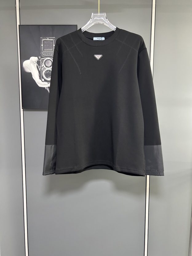 プラダ「Prada」レター ロゴ ロングスリーブ Tシャツ