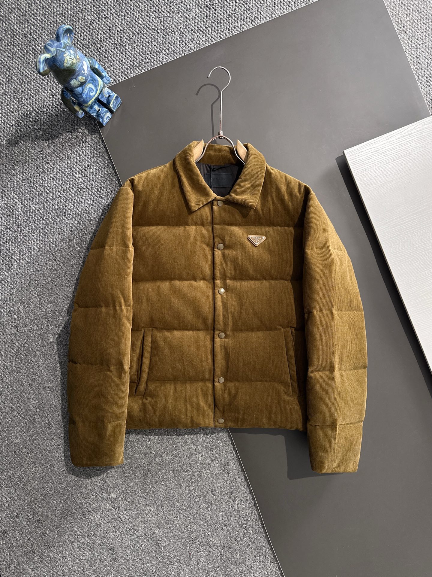 プラダ「Prada」コーデュロイ ダウン ジャケット
