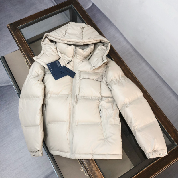 プラダ「Prada」ナイロン ダウン ジャケット
