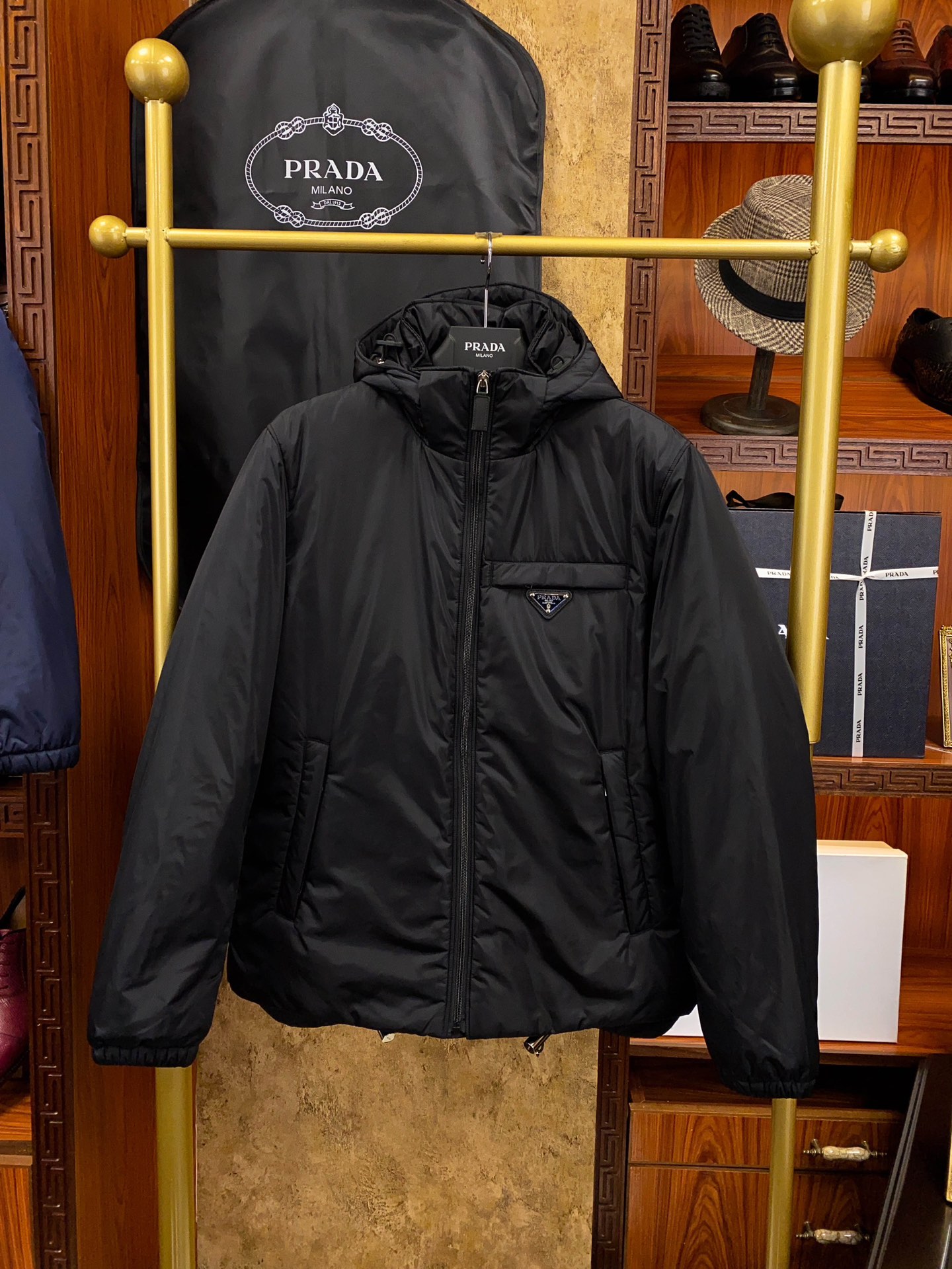 プラダ「Prada」ナイロン ダウン ジャケット