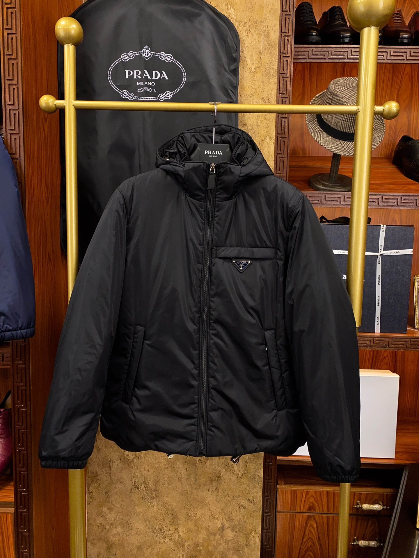 プラダ「Prada」ナイロン ダウン ジャケット