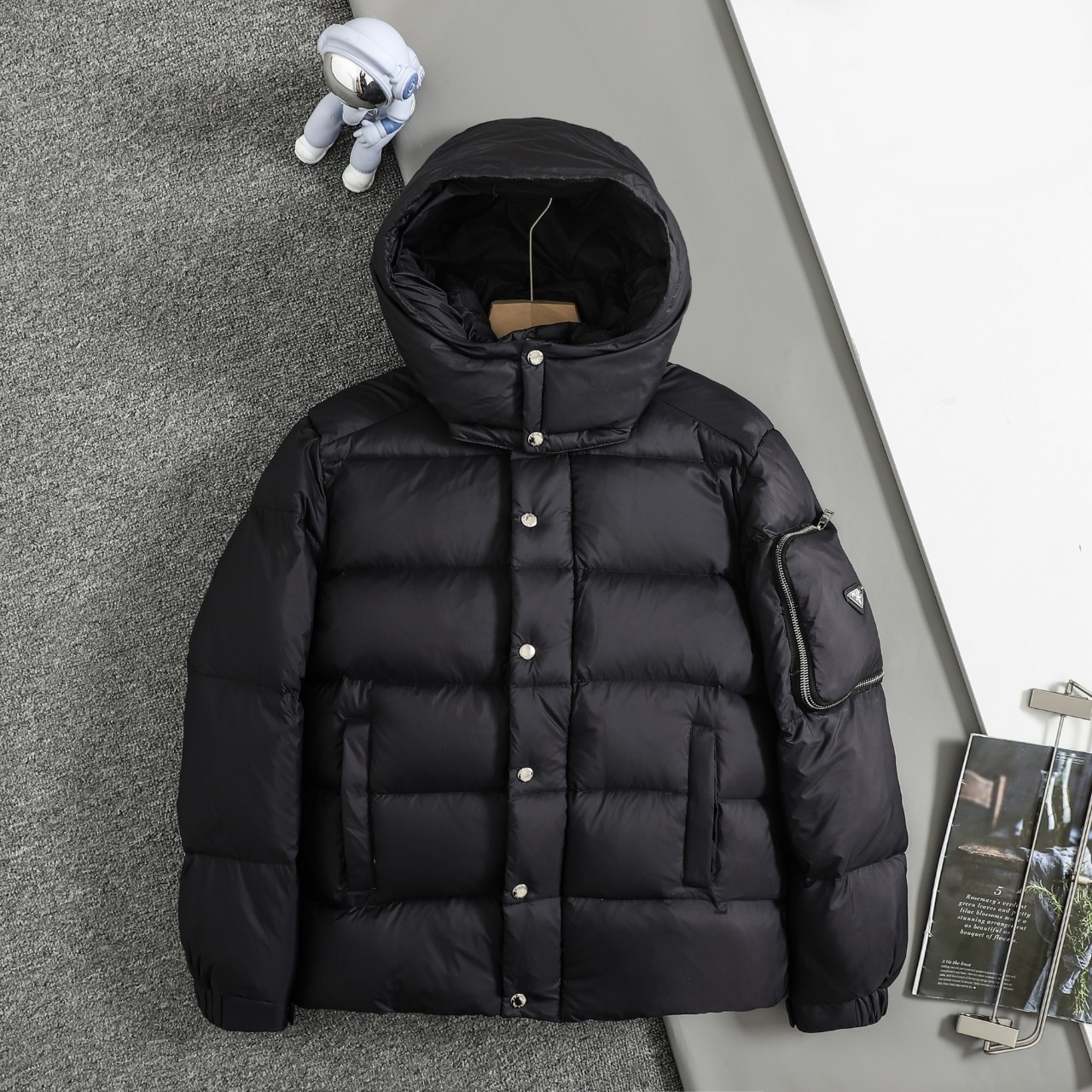 プラダ「Prada」リサイクル ナイロン ダウン ジャケット