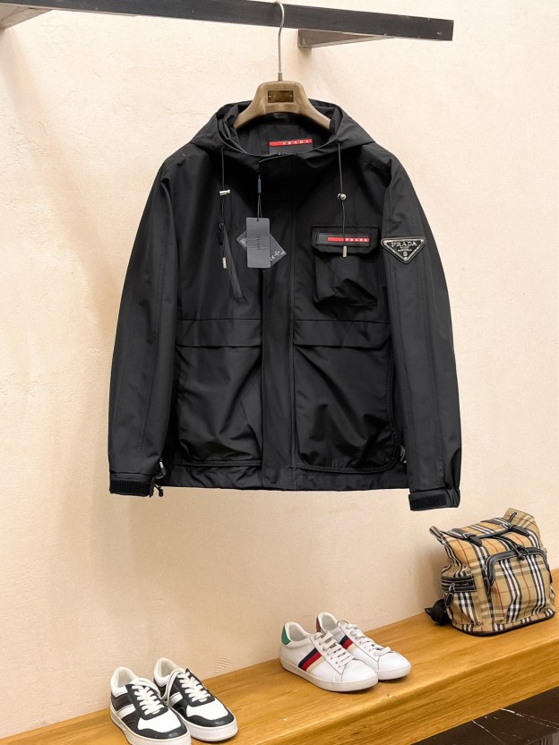 プラダ「Prada」テクニカル ジャケット