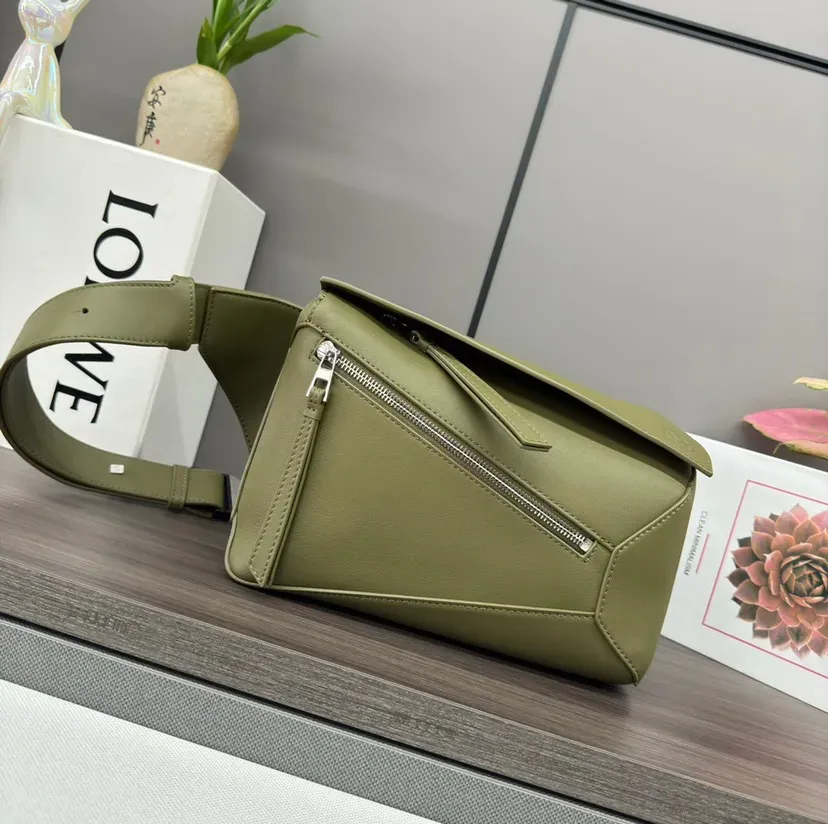 ロエベ「Loewe」ミニ ソフトグレインレザー Puzzle ハンドバッグ