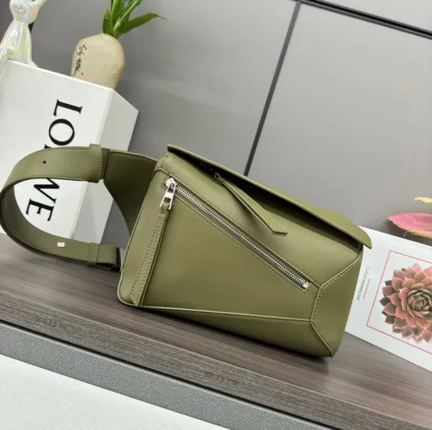 ロエベ「Loewe」ミニ ソフトグレインレザー Puzzle ハンドバッグ