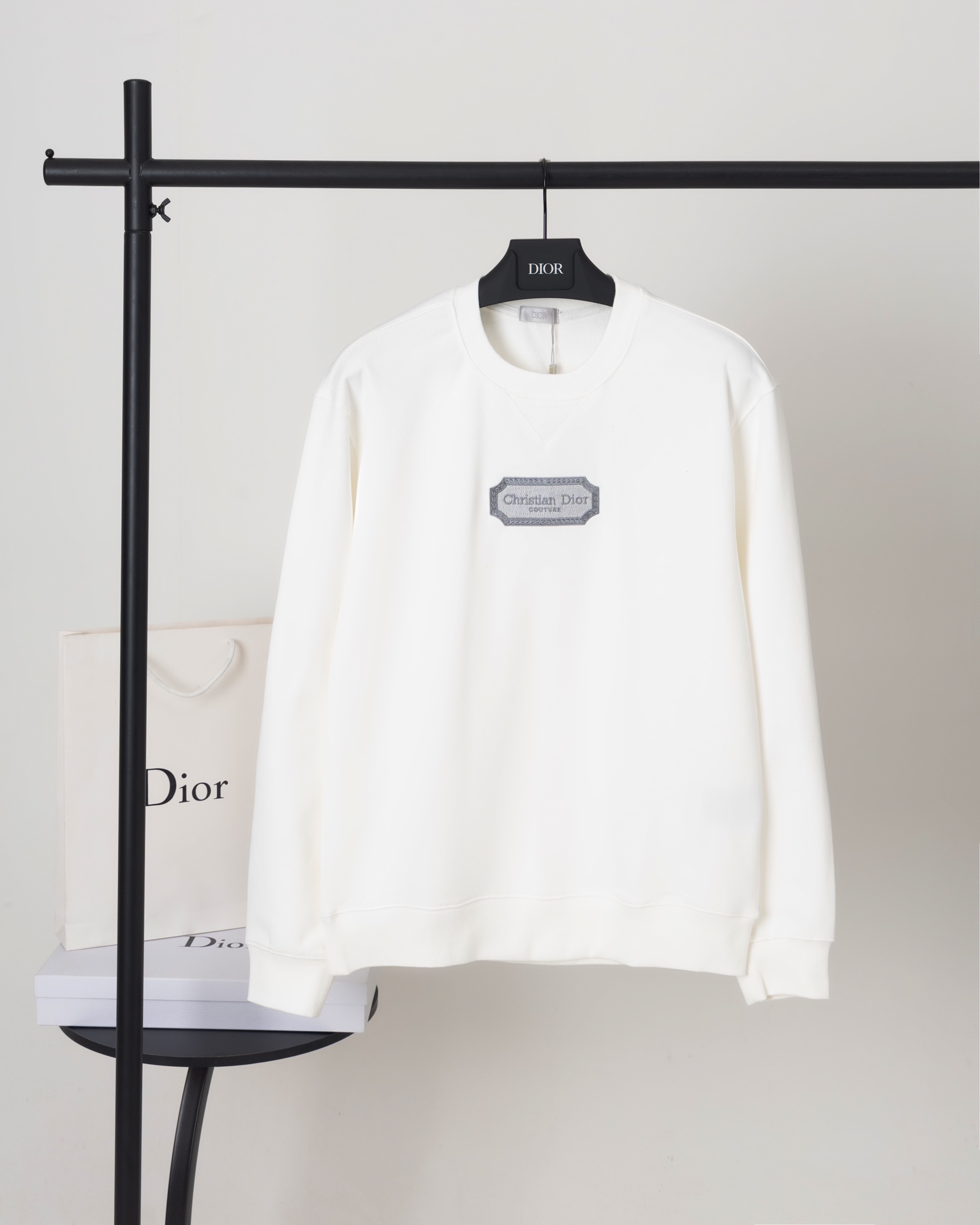 ディオール「Dior」シグネチャー シルバー エンブレム スウェットシャツ