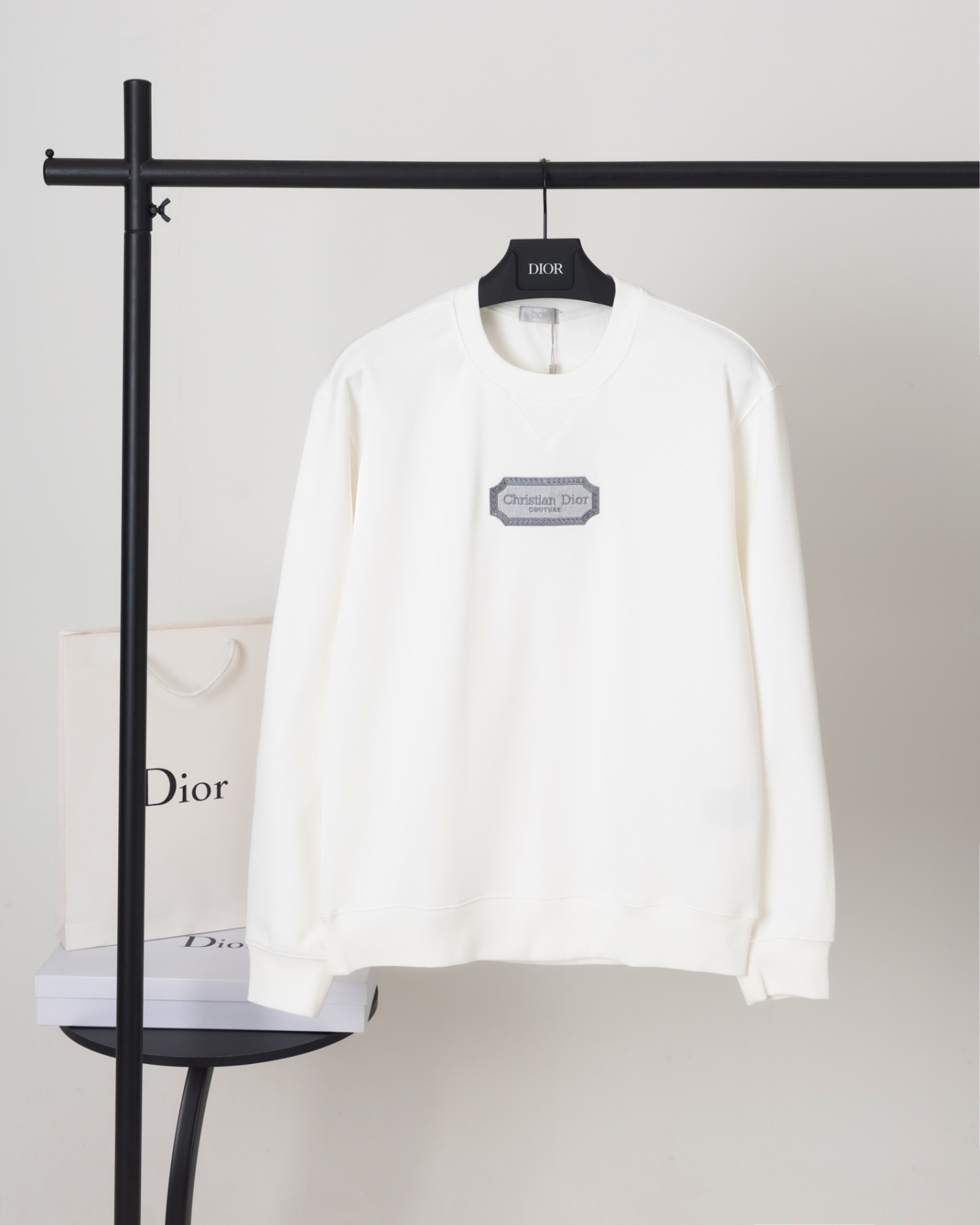 ディオール「Dior」シグネチャー シルバー エンブレム スウェットシャツ