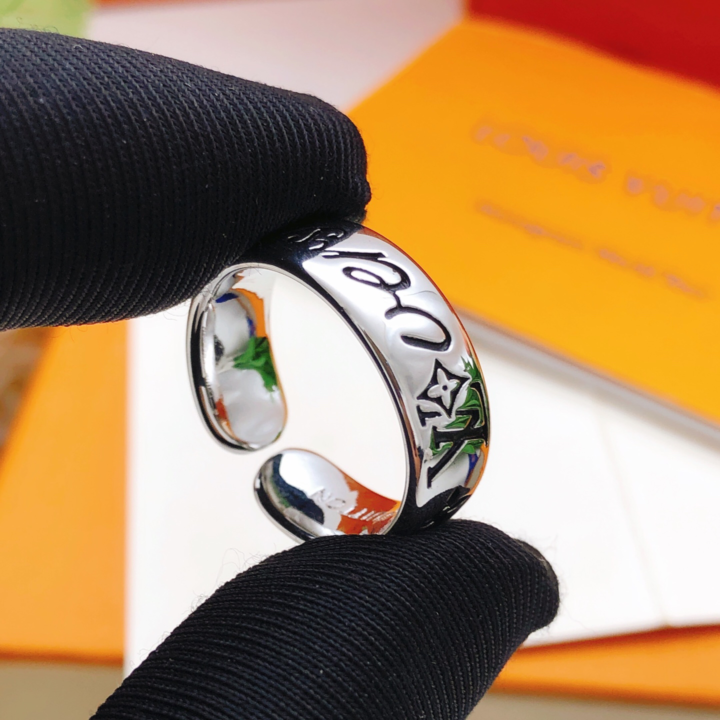 ルイ・ヴィトン「Louis Vuitton」Loop リング