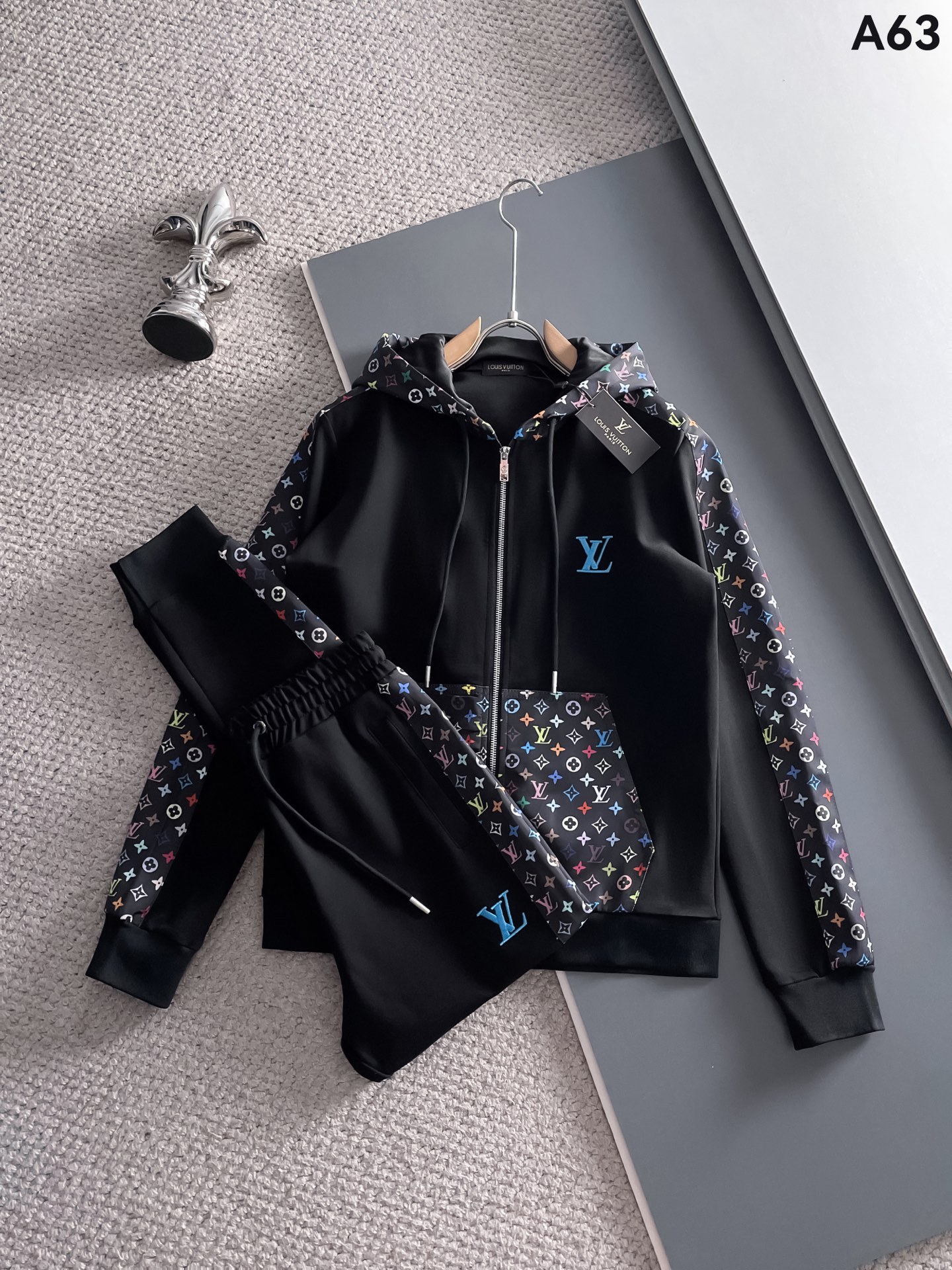 ルイ・ヴィトン「Louis Vuitton」フード付きスウェットシャツ 