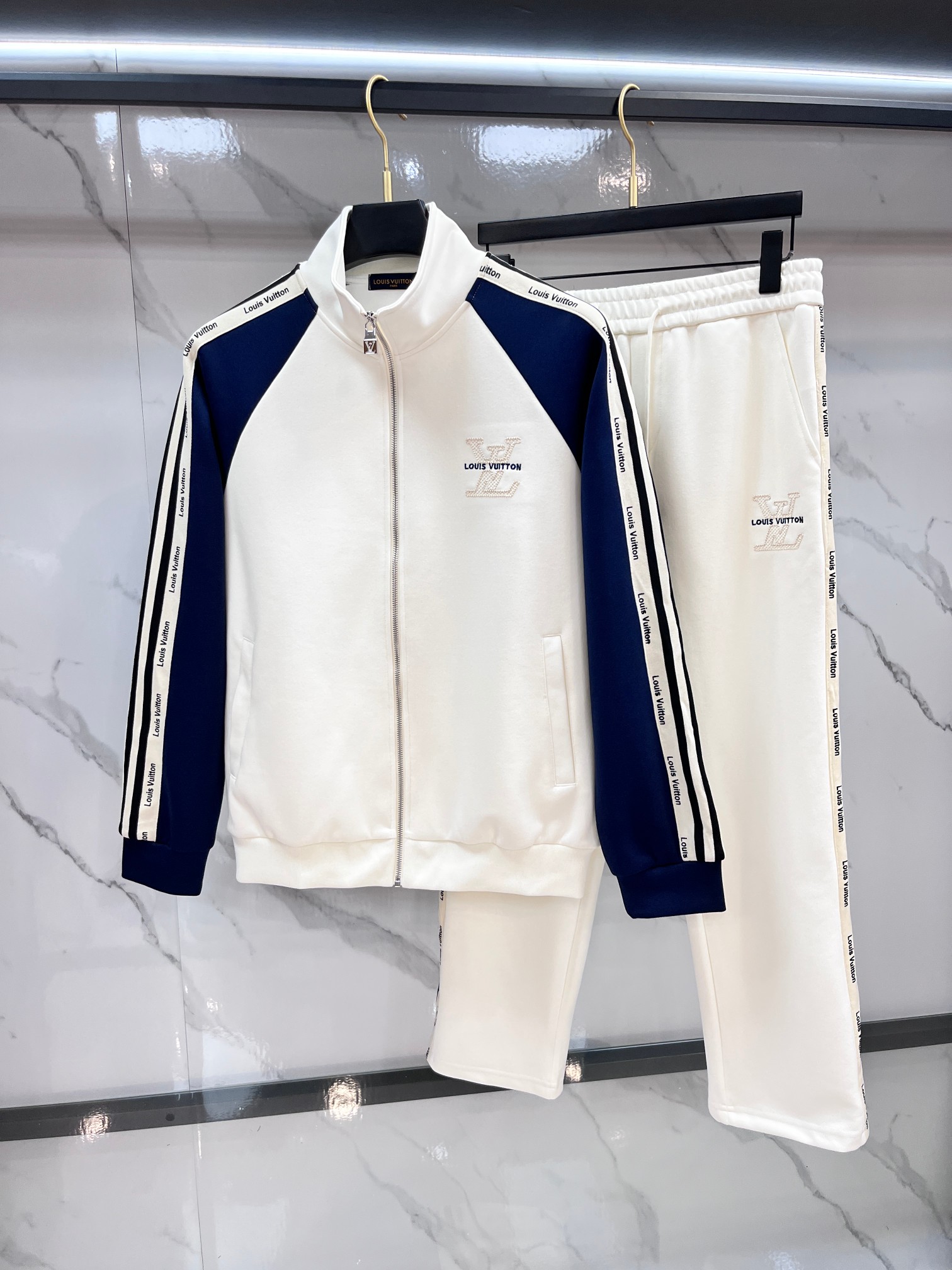 ルイ・ヴィトン「Louis Vuitton」フライトモード テクニカル スポーツウェア セットアップ