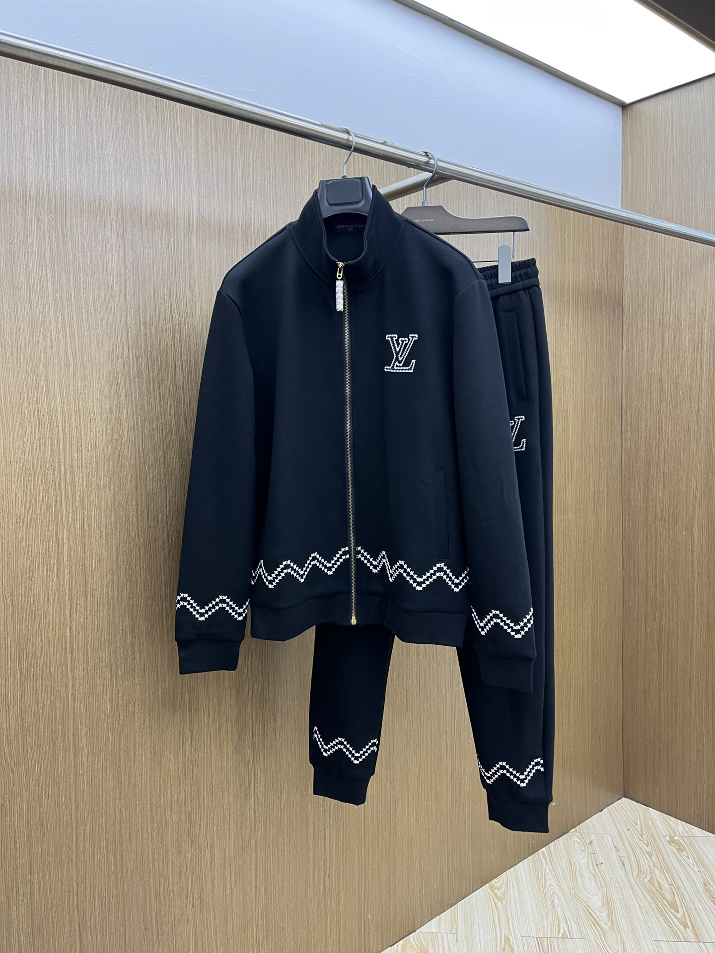 ルイ・ヴィトン「Louis Vuitton」2025秋冬 メンズ スポーツウェア セットアップ