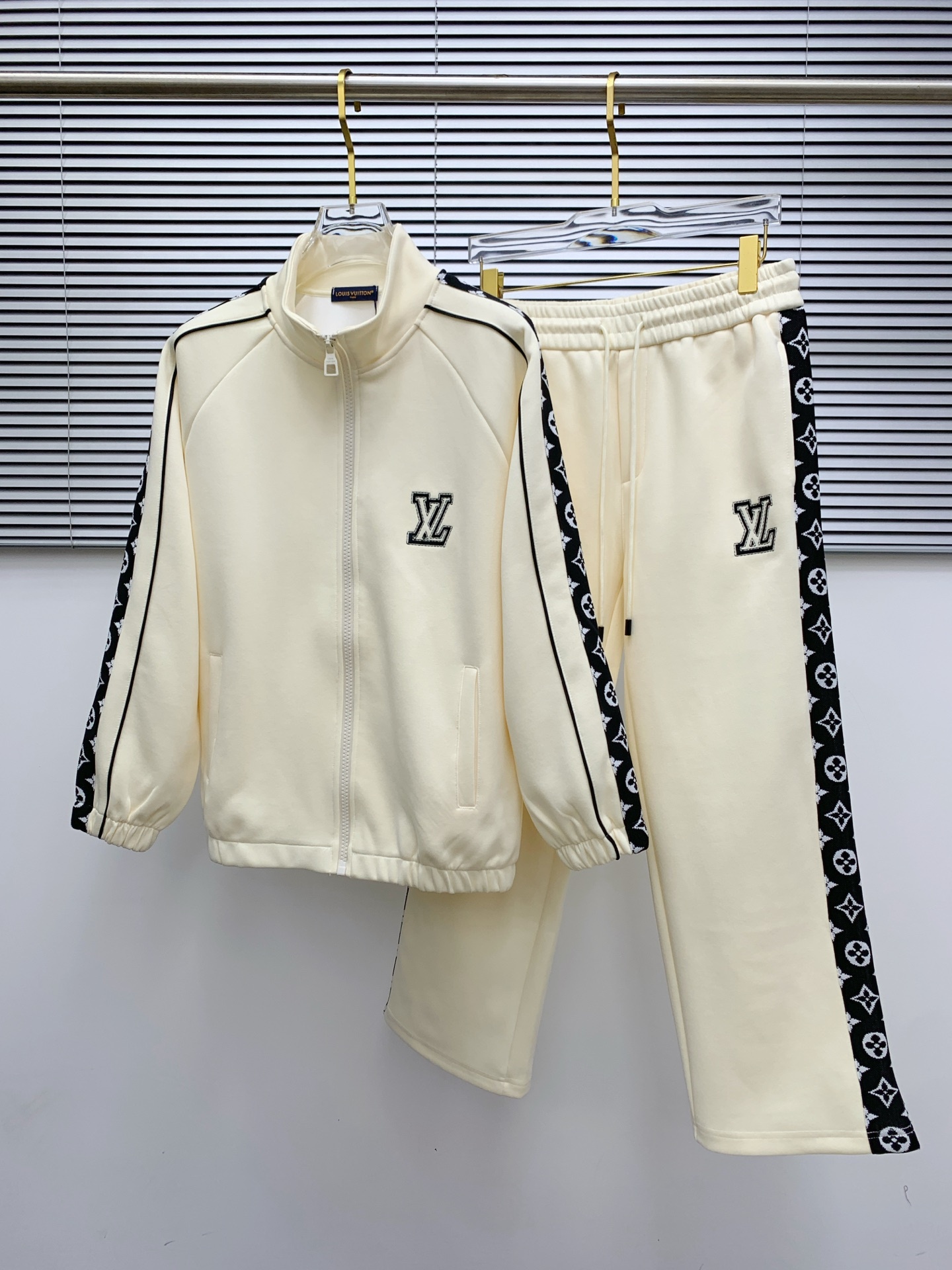 ルイ・ヴィトン「Louis Vuitton」2025秋冬 メンズ スポーツウェア セットアップ