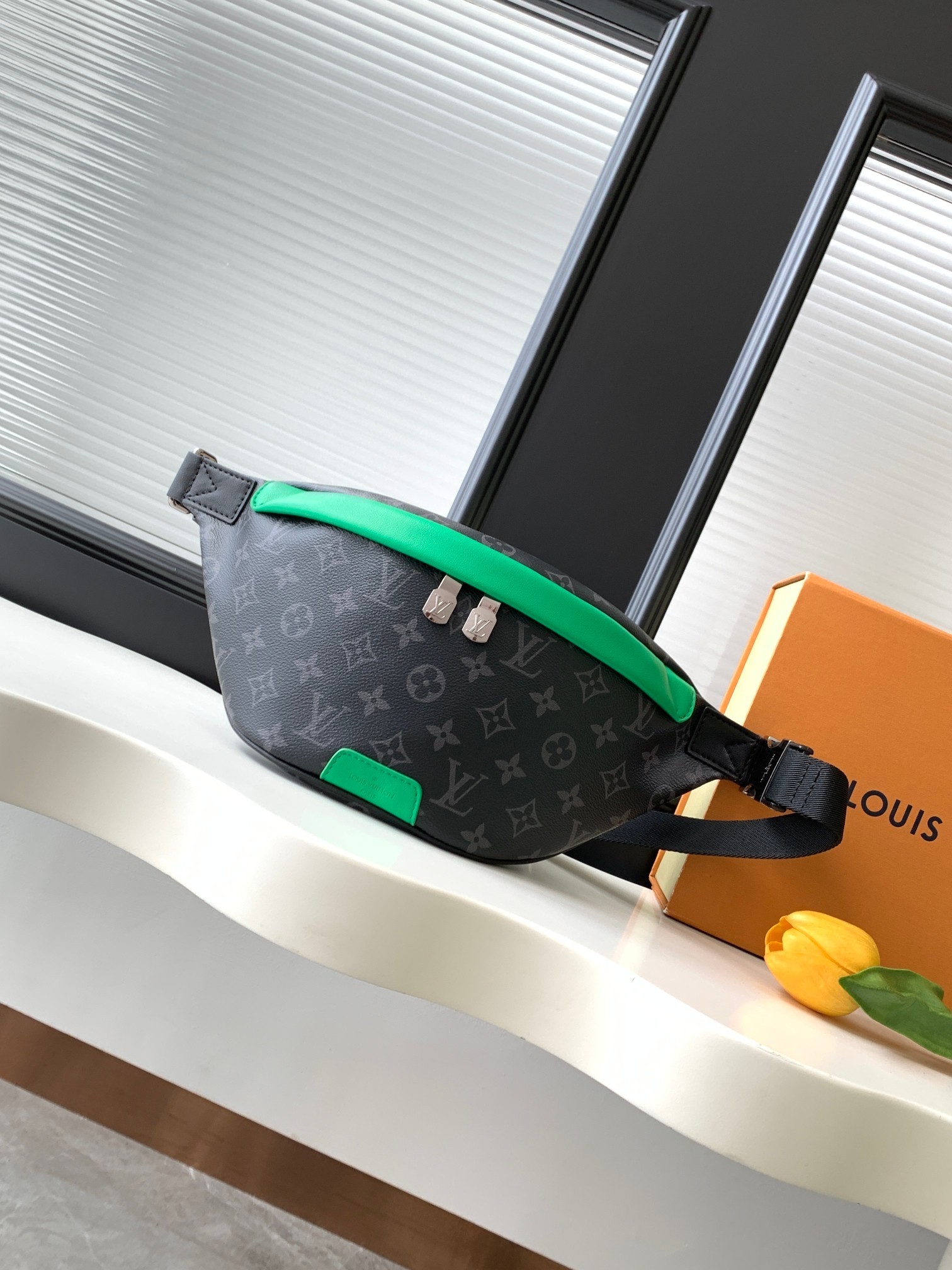 ルイ・ヴィトン「Louis Vuitton」 Discovery ウェストバッグ