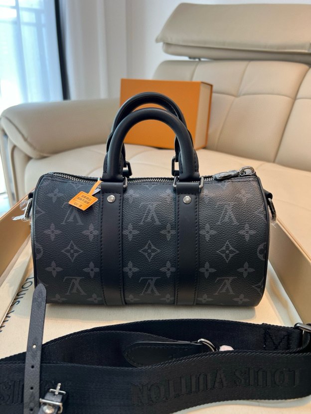 ルイ・ヴィトン「Louis Vuitton」モノグラム エクリプス 逆さま キープオール バンドリエール 25 ハンドバッグ