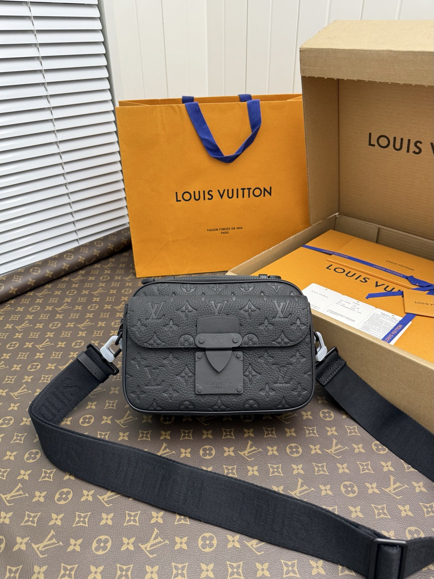 ルイ・ヴィトン「Louis Vuitton」S Lock トーリロンレザー メッセンジャーバッグ
