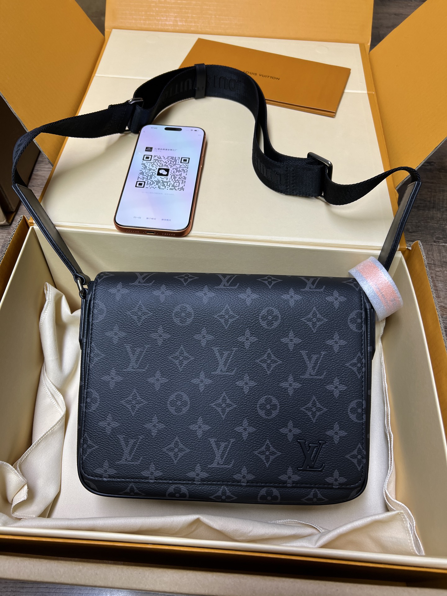 ルイ・ヴィトン「Louis Vuitton」istrict PM メッセンジャーバッグ