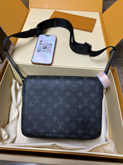 ルイ・ヴィトン「Louis Vuitton」istrict PM メッセンジャーバッグ