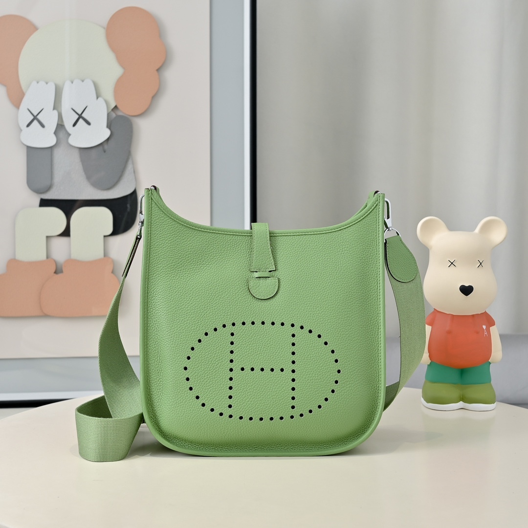 エルメス「Hermès」エブリン III 20 バッグ 15色「EVELYNE III 20 BAG」