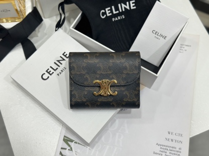 セリーヌ「Celine」Triomphe キャンバス & レザー フラップ ウォレット