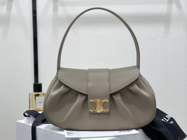 セリーヌ「Celine」Triomphe バゲットバッグ