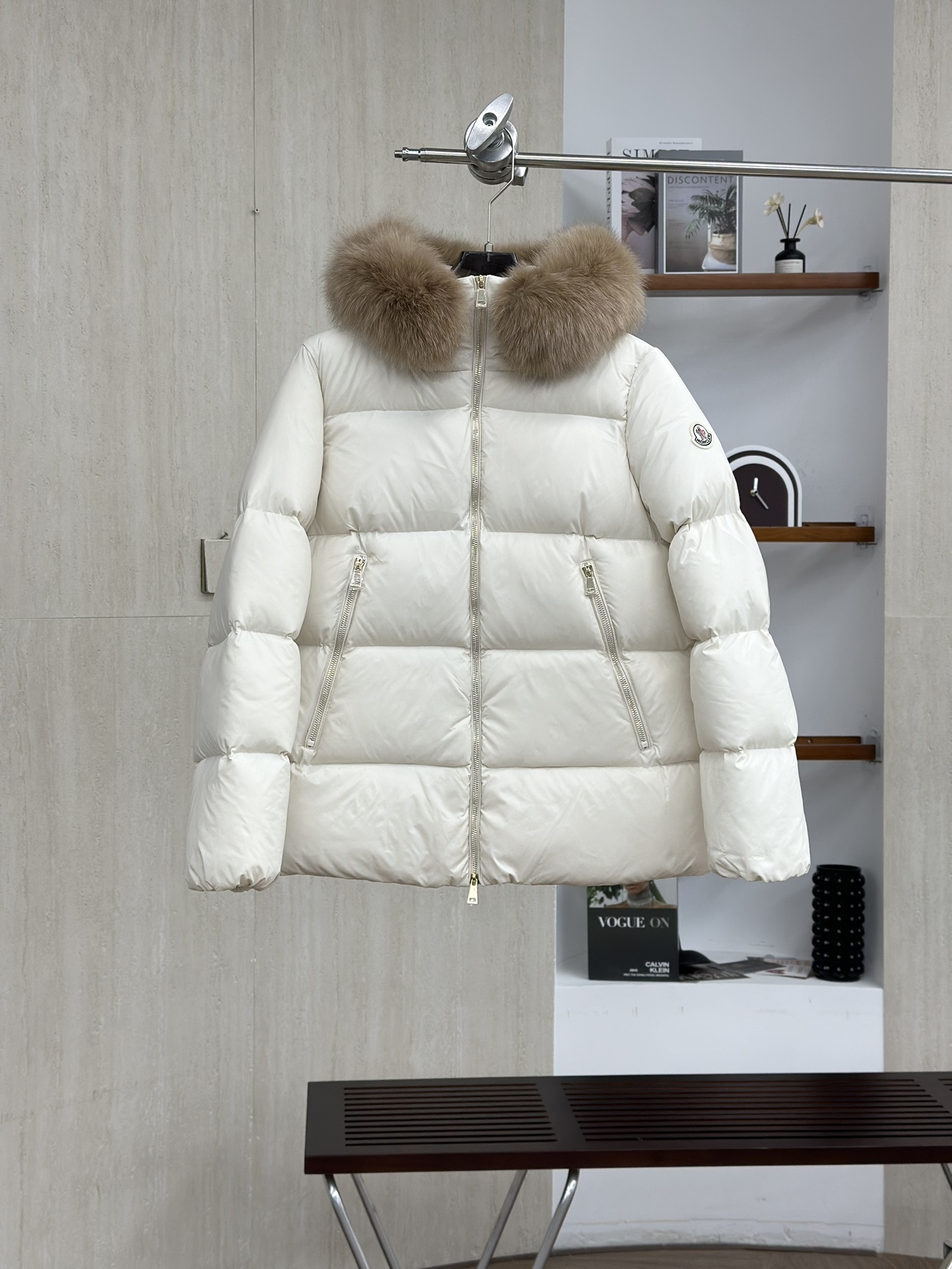 モンクレール「Moncler」Laichefur Aラインフード付きダウンジャケット