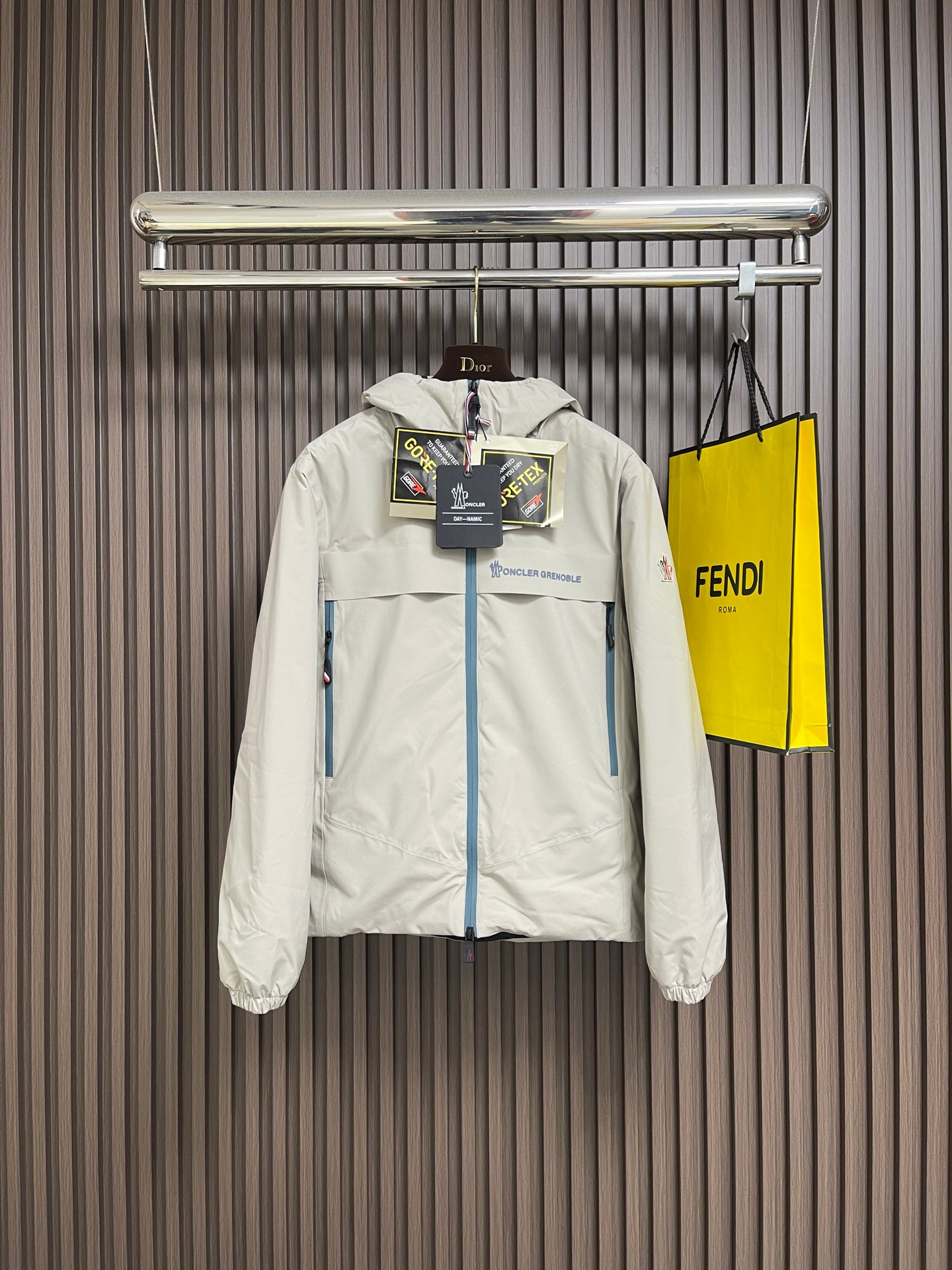 モンクレール「Moncler」Grenoble ショート ダウンジャケット