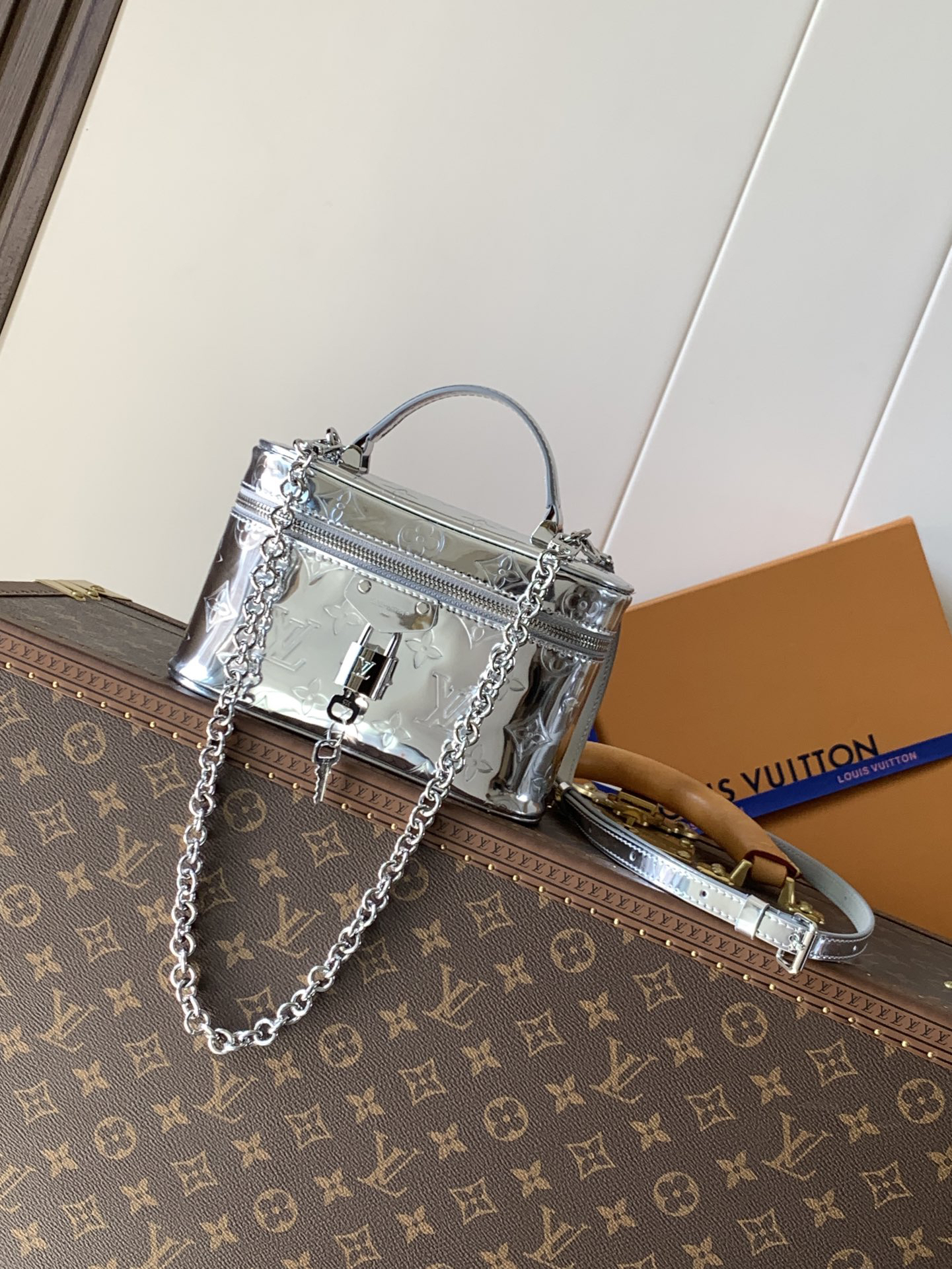 ルイ・ヴィトン「Louis Vuitton」Vanity Chain Pouch ハンドバッグ