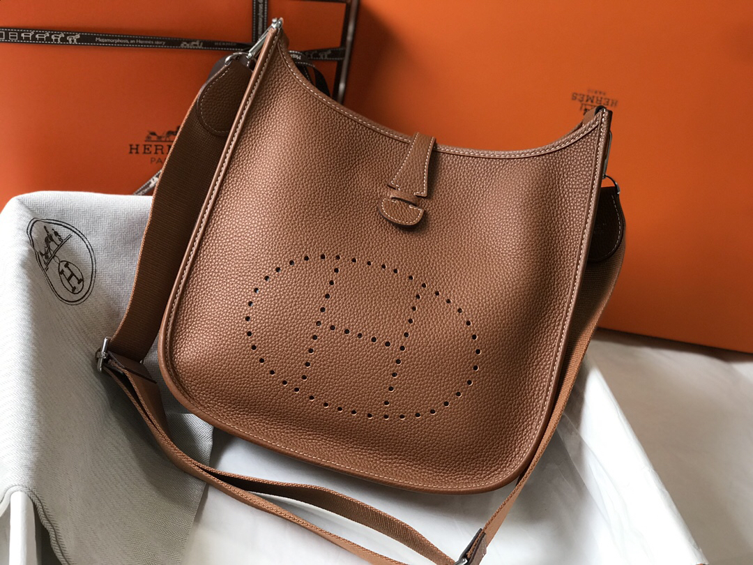 エルメス「Hermès」エヴリン ショルダーバッグ