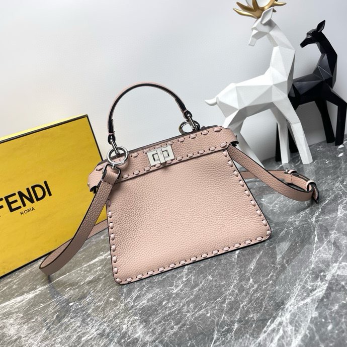 フェンディ「Fendi」ペッカブー アイシーユ スモール ショルダーバッグ