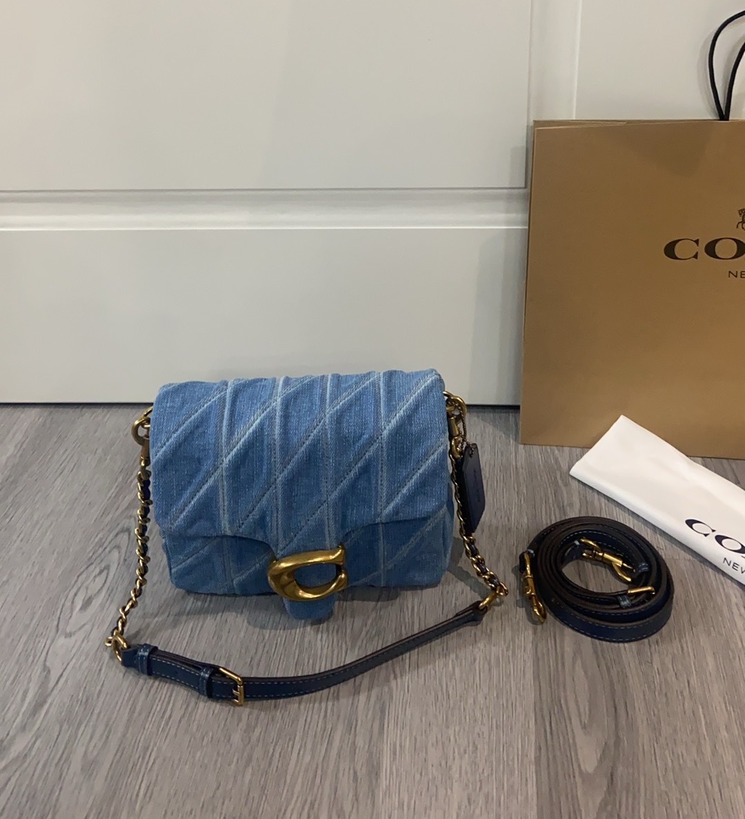 コーチ「Coach」スクエアタビー ショルダーバッグ