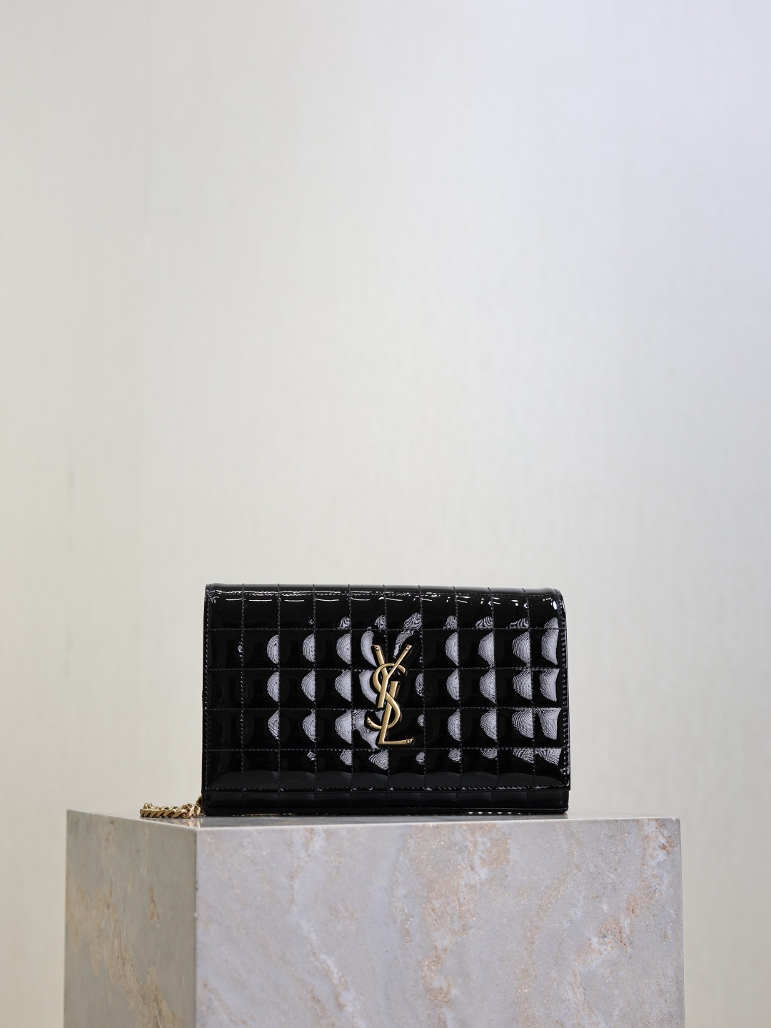 2026サンローラン「Saint Laurent CASSANDRE レザーチェーンウォレット グランド