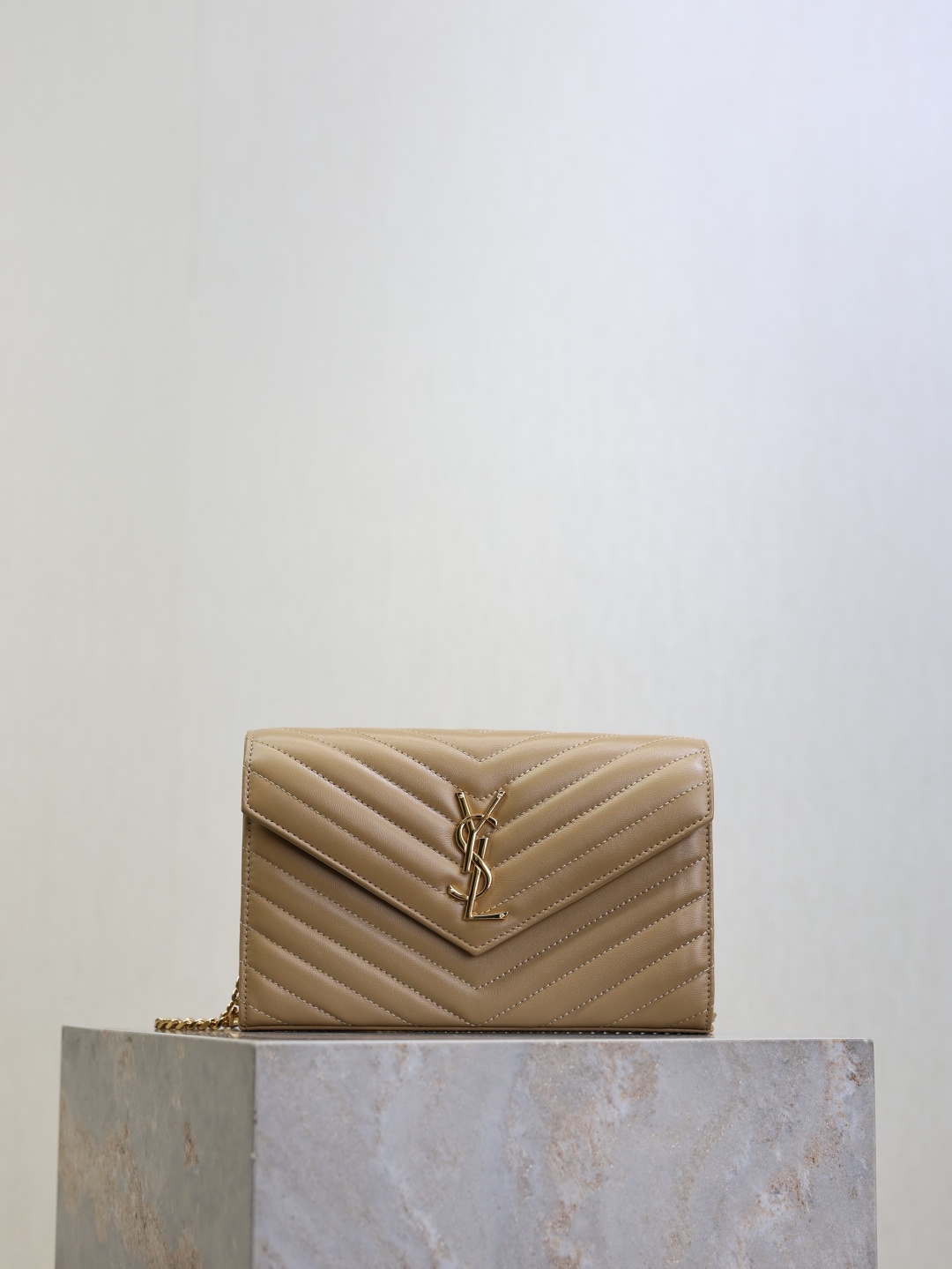 2026サンローラン「SAINT LAURENT MONOGRAMME アンベロープ チェーンウォレット