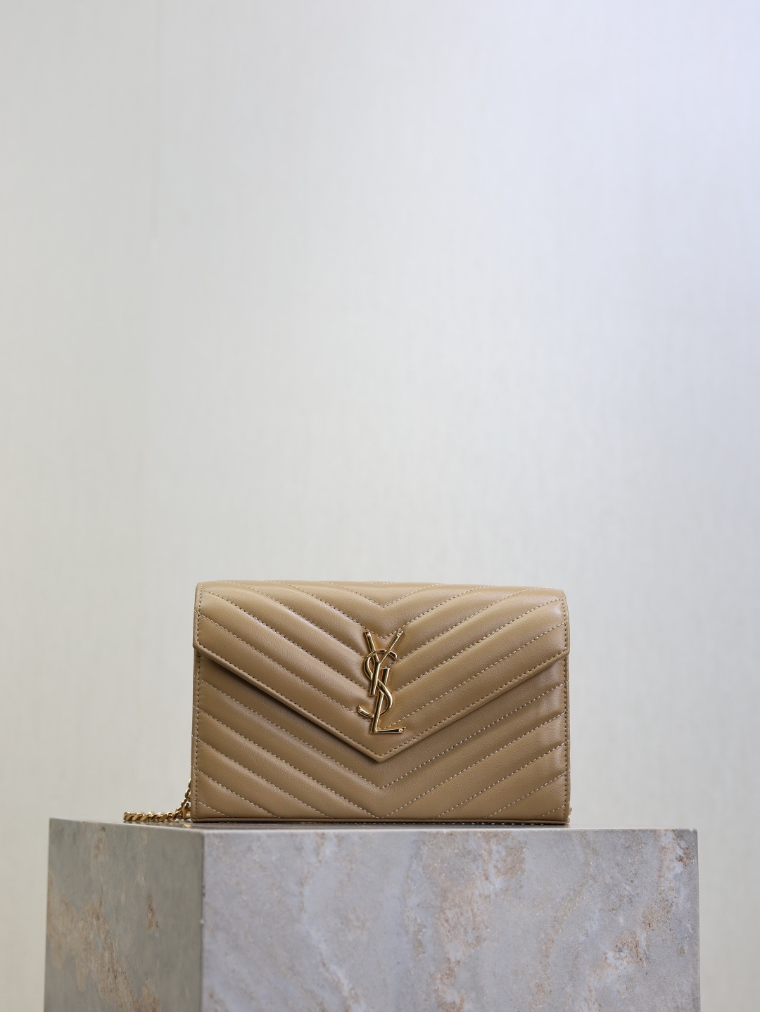 2026サンローラン「SAINT LAURENT MONOGRAMME アンベロープ チェーンウォレット