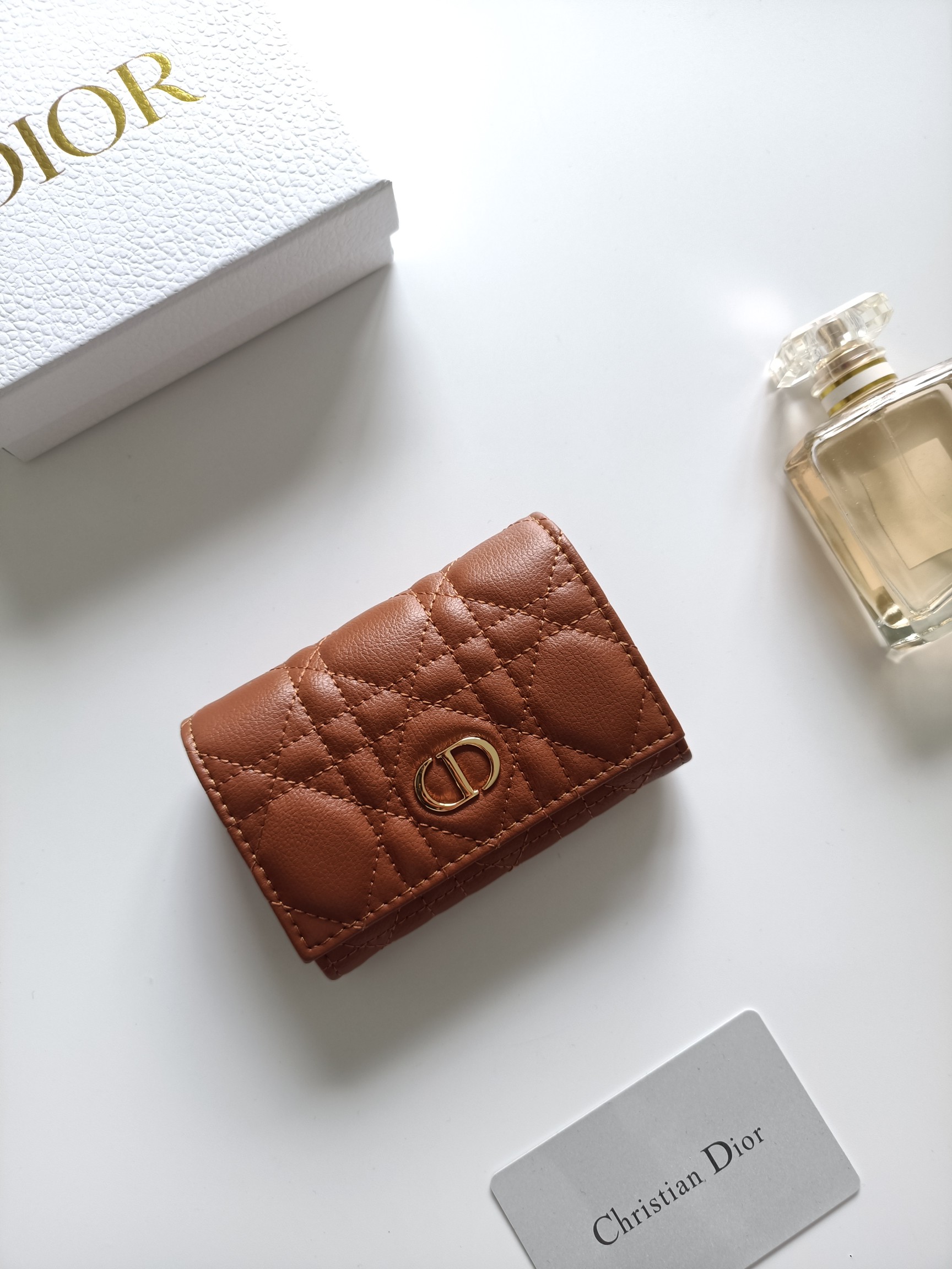 ディオール「Dior」ディオール 30 モンテーニュ グリシン ウォレット / コンパクトウォレット