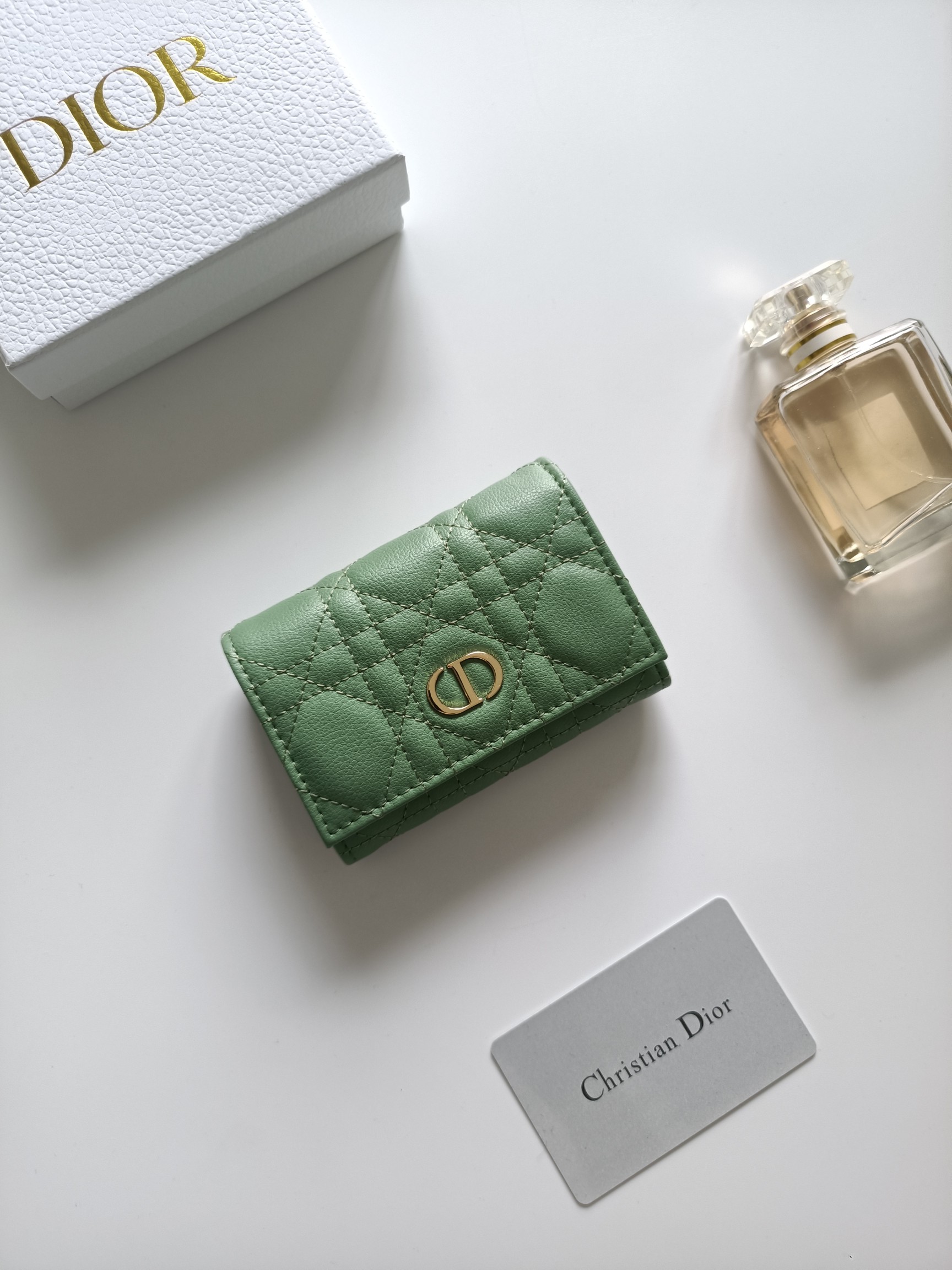 ディオール「Dior」ディオール 30 モンテーニュ グリシン ウォレット / コンパクトウォレット