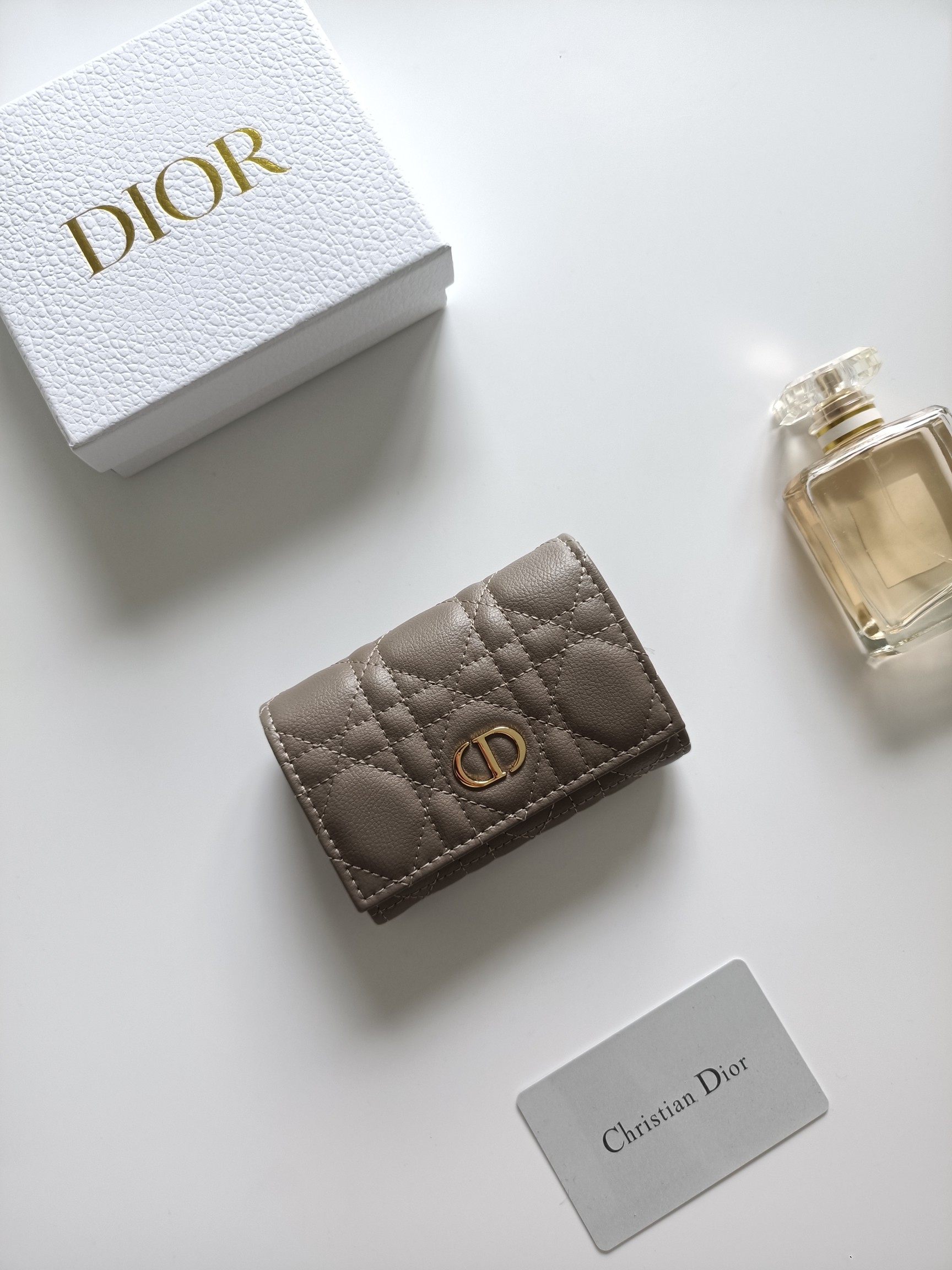 ディオール「Dior」ディオール 30 モンテーニュ グリシン ウォレット / コンパクトウォレット