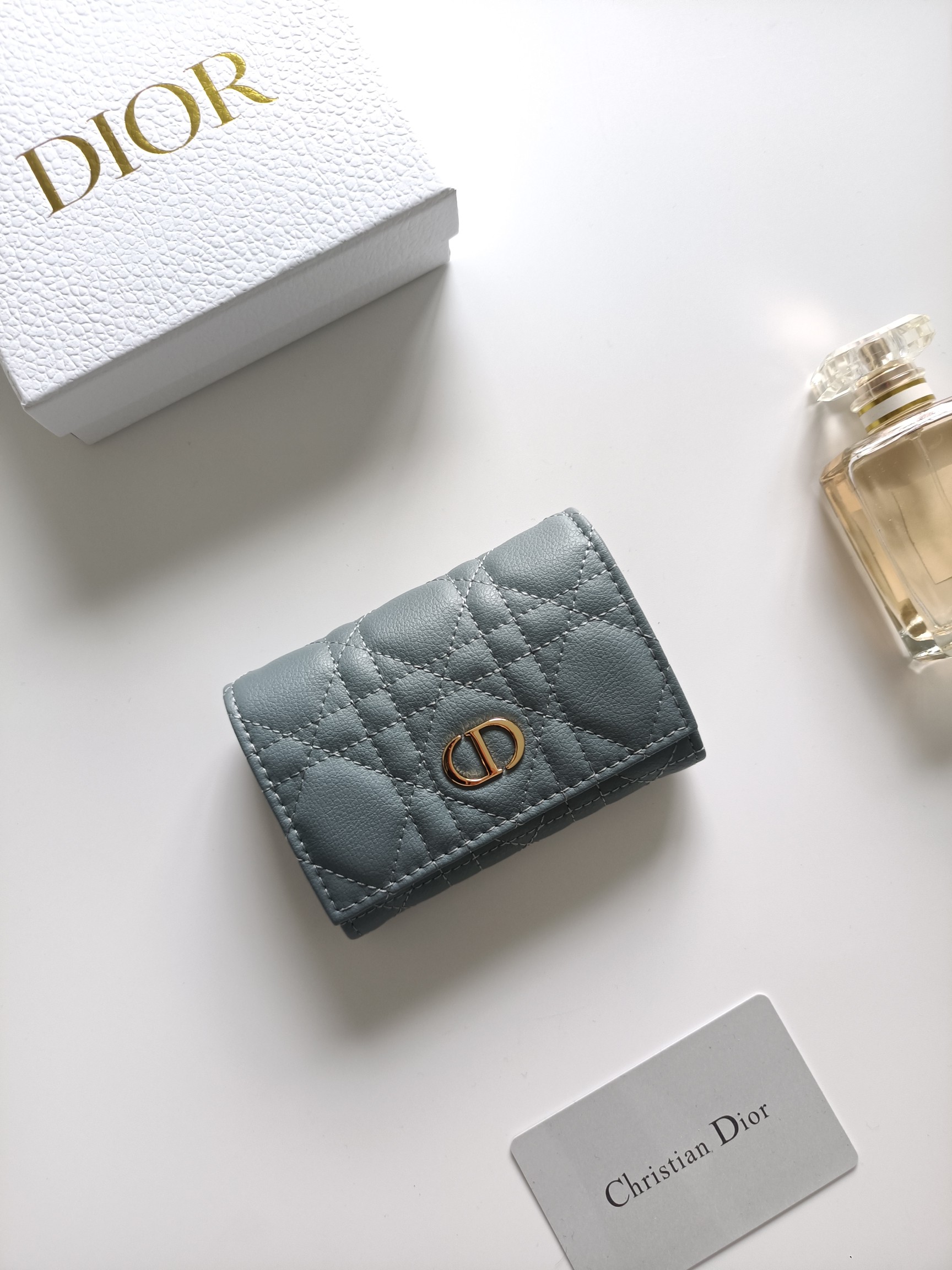 ディオール「Dior」ディオール 30 モンテーニュ グリシン ウォレット / コンパクトウォレット