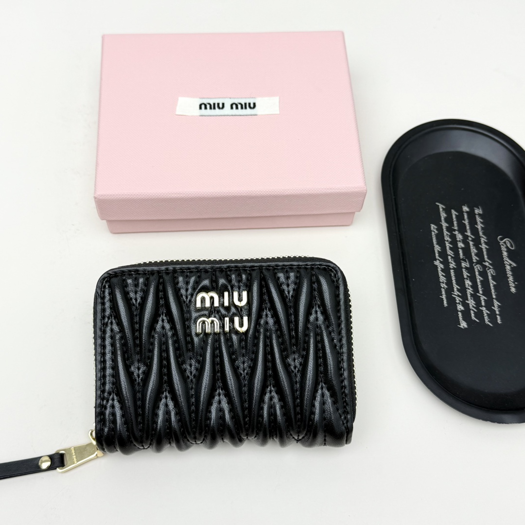 ミュウミュウ「Miu Miu」ミュウミュウ マテラッセ ラムスキン カードケース 793 / カードホルダー