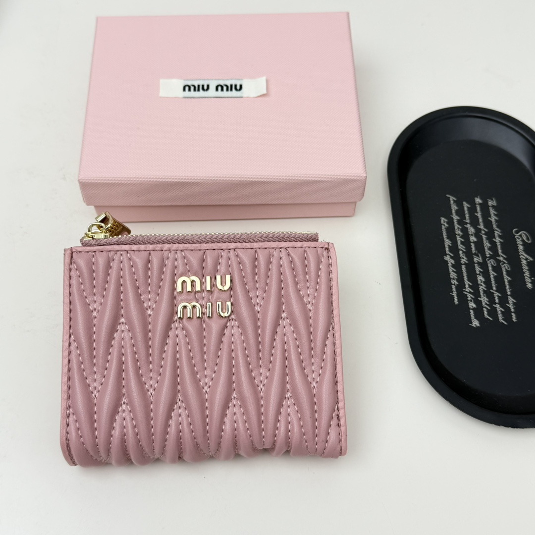 ミュウミュウ「Miu Miu」ミュウミュウ マテラッセ ラムスキン コンパクトバッグ 790 / ショルダーバッグ