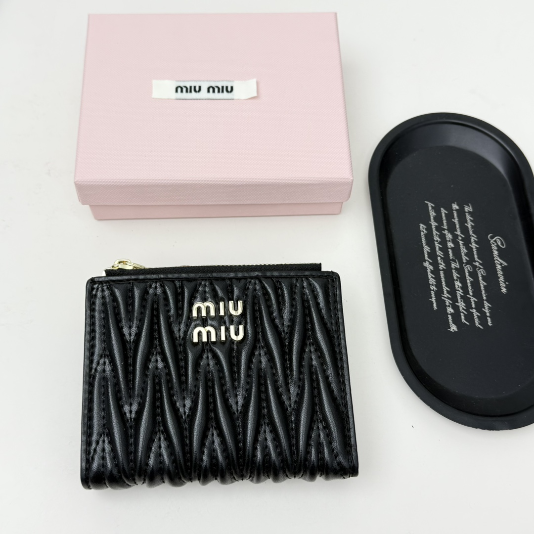 ミュウミュウ「Miu Miu」ミュウミュウ マテラッセ ラムスキン コンパクトバッグ 790 / ショルダーバッグ