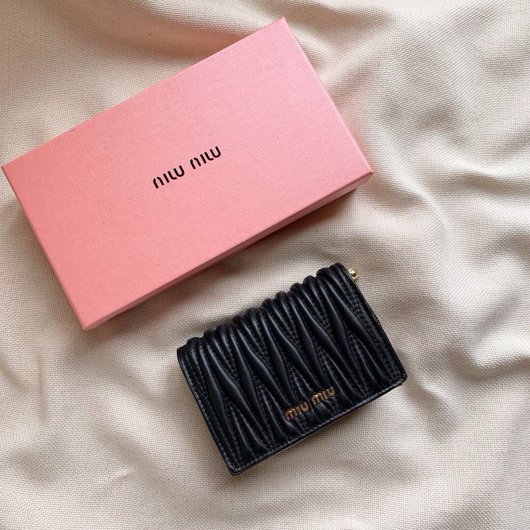 ミュウミュウ「Miu Miu」ミュウミュウ マテラッセ ラムスキン コンパクトウォレット 5196 / 二つ折り財布