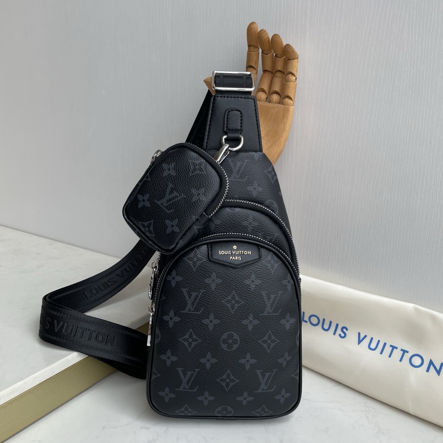 ルイ・ヴィトン「Louis Vuitton」ルイ・ヴィトン メンズ チェストバッグ / クロスボディバッグ 